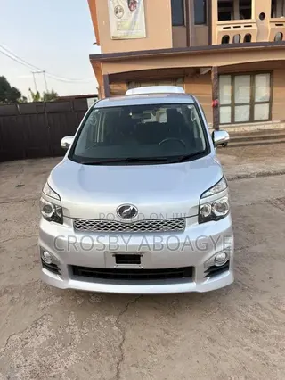 Toyota Voxy V 4WD 8-Seater 2011 Silver