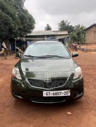 Toyota Yaris Base Sedan 4dr 2010 Green