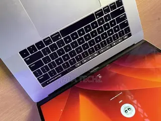 New Laptop Apple MacBook Pro 2017 16GB Intel Core i7 SSD 512GB