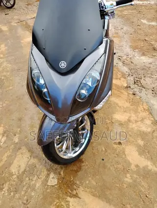 Yamaha Majesty 2023 Silver