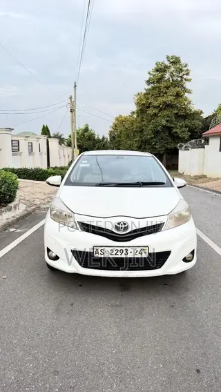 Toyota Vitz 1.3 AWD 5dr 2013 White