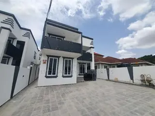 4bdrm House in Lakeside for sale