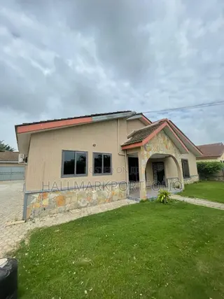 5bdrm Bungalow in Emefs Estate, Tema Metropolitan for sale
