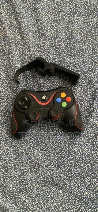 V13 Wireless Controller