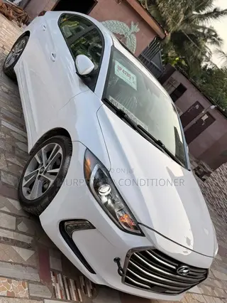 Hyundai Elantra Limited 2018 White