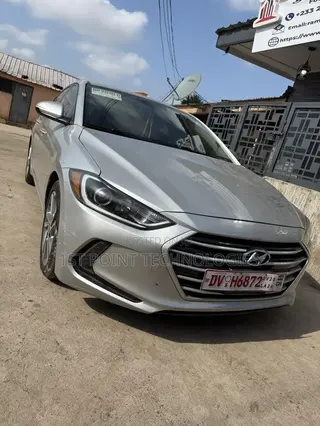 Hyundai Elantra SE Sedan FWD (2.0L 4cyl 6M) 2017 Silver