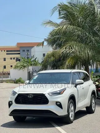 Toyota Highlander LE 2021 White