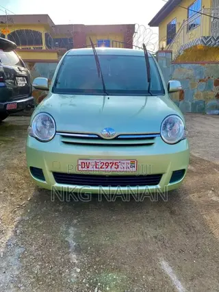 Toyota Sienta 2012 Green