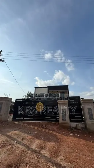 5bdrm Duplex in Santasi-Brofoyedu, Kumasi Metropolitan for sale