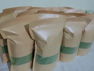 Package Moringa Leaf Powder.