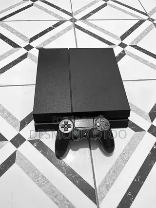 PlayStation 4 Standard.