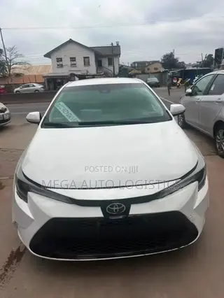 Toyota Corolla LE 2020 White