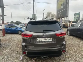 Toyota Highlander Limited 2019 Gray