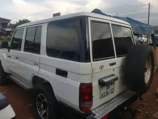 Toyota Land Cruiser 2016 White