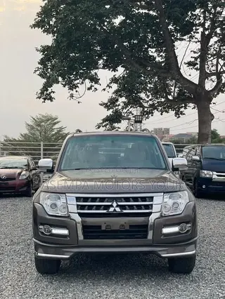 Mitsubishi Pajero Sport 2016 Gold