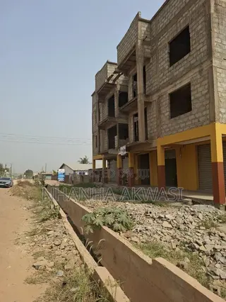 12bdrm House in Sun City, Tema Metropolitan for sale