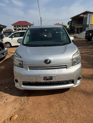 Toyota Voxy 2012 Silver