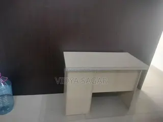 Deask Top Table