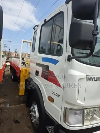 Hyundai 7tons Crane