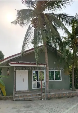 Furnished 3bdrm Apartment in Sakumono for rent