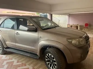 Toyota Fortuner 2.5 D AWD 2009 Gold
