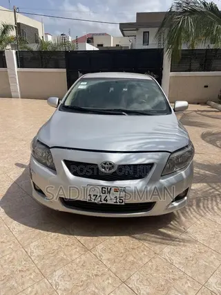 Toyota Corolla LE 4dr Sedan (1.8L 4cyl 4A) 2010 Silver