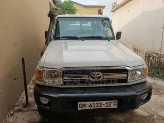 Toyota Land Cruiser 2012 White