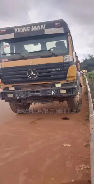Yellow Dump/Tipper Truck