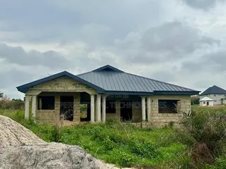 4bdrm Block of Flats in Pakyi, Kumasi Metropolitan for sale