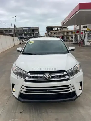 Toyota Highlander LE Plus 2019 White
