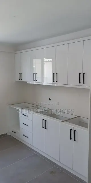 Luxury High-Gloss Kitchen Fitting Cabinetry