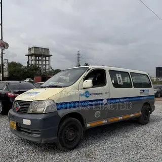 Toyota HiAce 2010 White