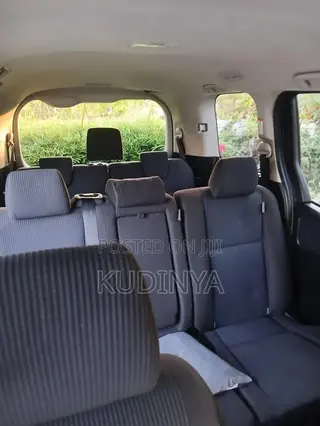 Toyota Voxy V 4WD 8-Seater 2017 White