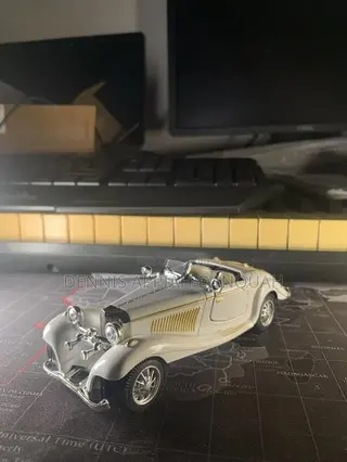 Classic Car Toy Car (Diecast Model)