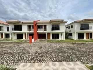 20bdrm Townhouse/Terrace in North Legon for sale