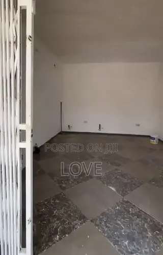 Hotcake Warehouse/Storeroom for Rent Within the Busy Circle Area