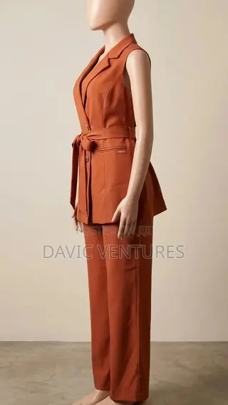 Classy Women's Sleeveless Blazer & Trouser Set