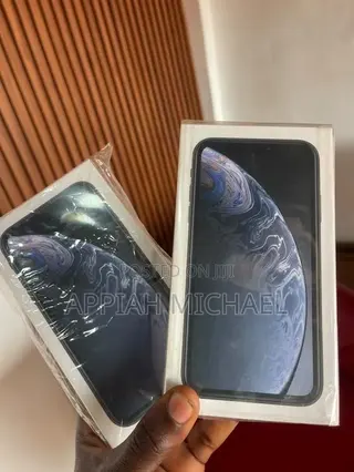 New Apple iPhone XR 128 GB Black