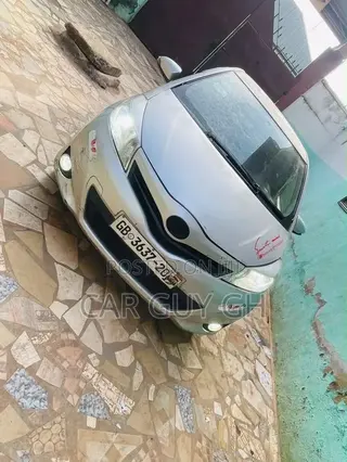 Toyota Vitz 2012 Silver