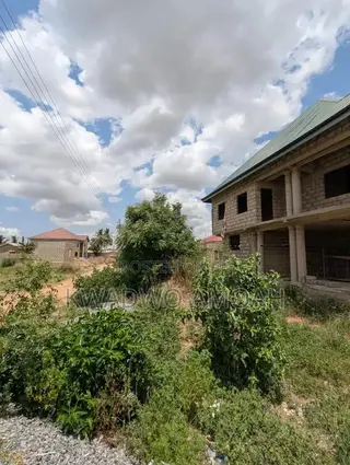 5bdrm House in Pokuase for sale