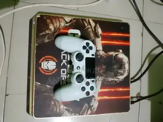 U.K Used Ps4 Slime Console Very Neat and Loaded With 11Games for Sale