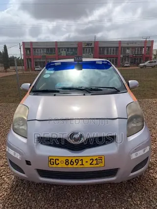 Toyota Yaris 2010 Silver