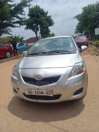 Toyota Belta 2010 Silver