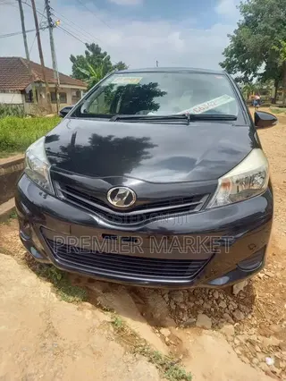 Toyota Vitz 1.3 FWD 5dr 2012 Black