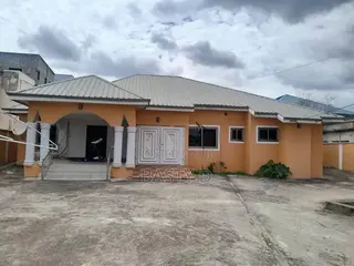 5bdrm House in Lakeside for sale