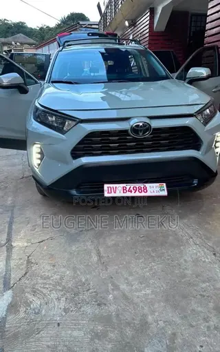 Toyota RAV4 XLE FWD 2020 Blue