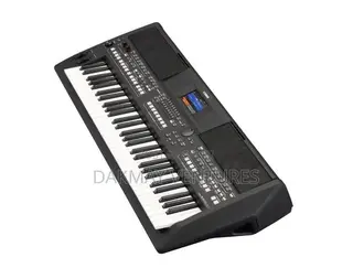 YAMAHA PSR Sx 720