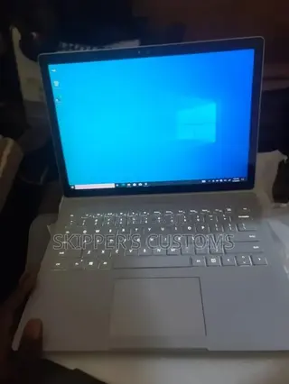New Laptop Microsoft Surface Book 2 8GB Intel Core i5 SSD 256GB