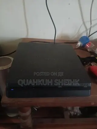 Jailbroken Playstation 4 Slim With 11 Games