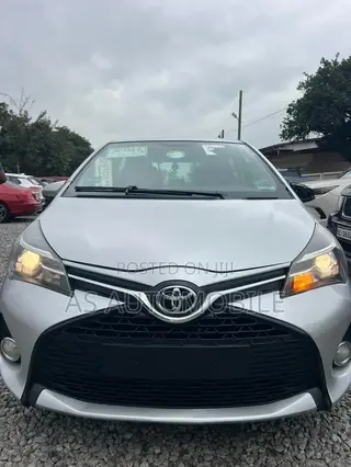 Toyota Yaris SE Hatchback 5dr 2015 Silver